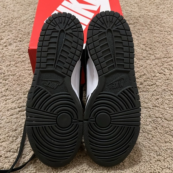 Nike Dunk low (GS), white/black, size 7 fits women’s size 8/8.5 - Picture 3 of 7